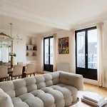 Le Marais - Iconic Penthouse With Balcony