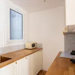 Le Marais - Iconic Penthouse With Balcony