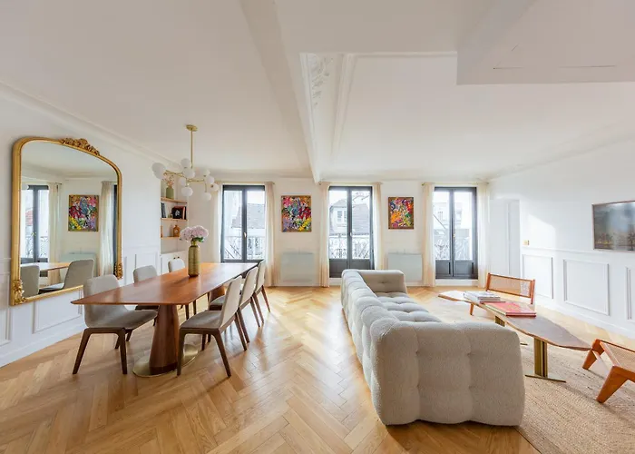 Le Marais - Iconic Penthouse With Balcony *