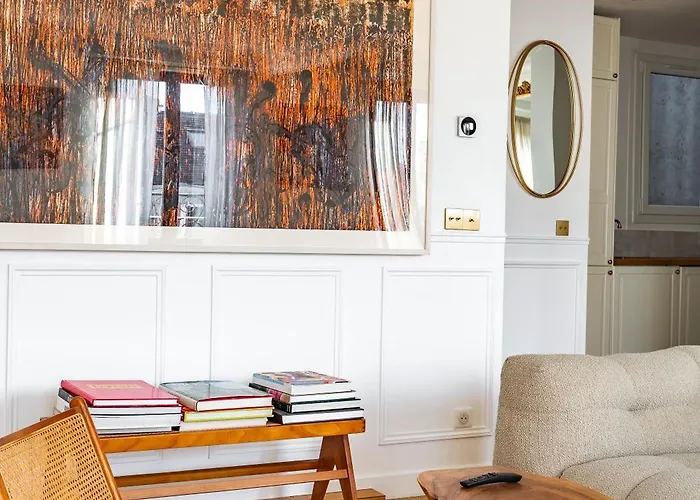 Le Marais - Iconic Penthouse With Balcony