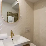 Le Marais - Iconic Penthouse With Balcony