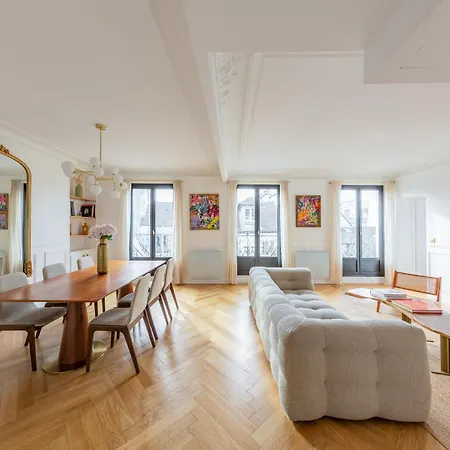 Le Marais - Iconic Penthouse With Balcony *
