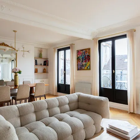 Le Marais - Iconic Penthouse With Balcony