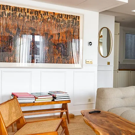 Le Marais - Iconic Penthouse With Balcony