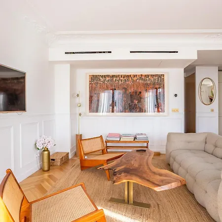 Le Marais - Iconic Penthouse With Balcony 파리
