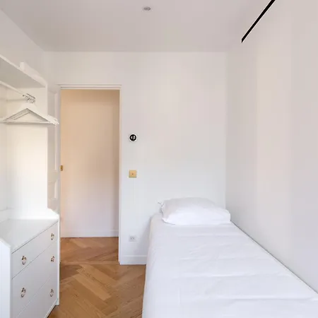 Le Marais - Iconic Penthouse With Balcony Daire *