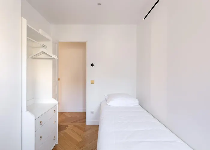 Le Marais - Iconic Penthouse With Balcony Apartment *
