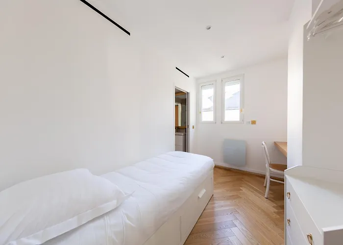 Le Marais - Iconic Penthouse With Balcony *