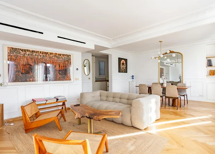 Le Marais - Iconic Penthouse With Balcony Апартаменты *