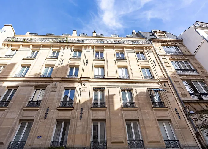 Le Marais - Iconic Penthouse With Balcony *