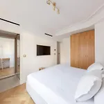 Le Marais - Iconic Penthouse With Balcony