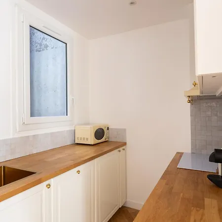 Le Marais - Iconic Penthouse With Balcony