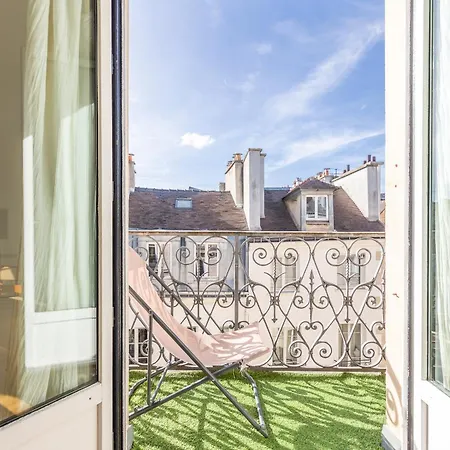 Le Marais - Iconic Penthouse With Balcony 아파트 파리