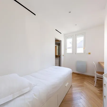 Le Marais - Iconic Penthouse With Balcony *