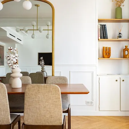 Le Marais - Iconic Penthouse With Balcony *